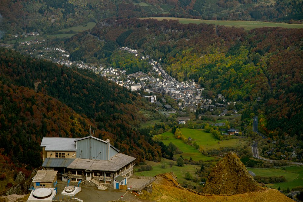 Mont-Dore, vu depuis le Puy de Sancy by badeye