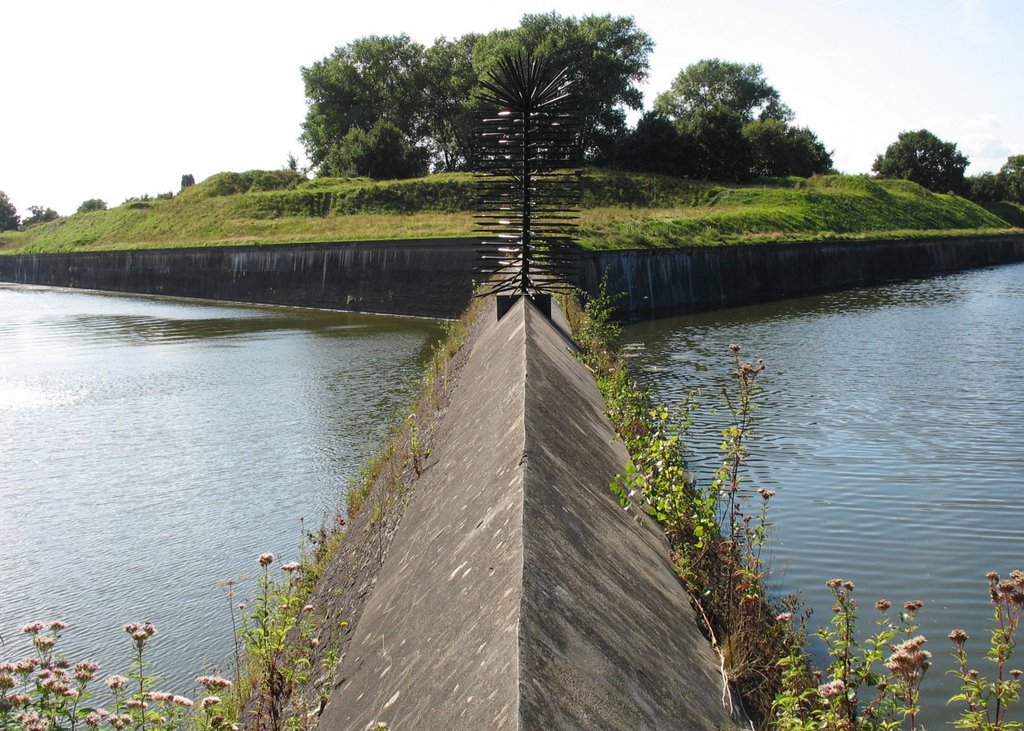 Symmetry. View on Bastion Oranje, Naarden Vesting by Chris10 ©