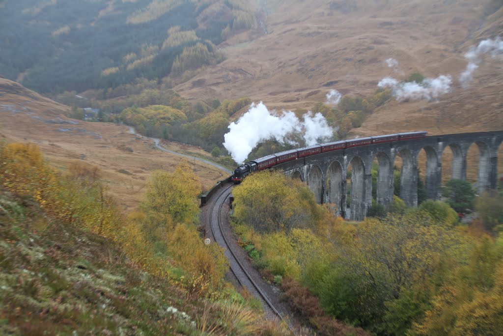 The Jacobite crossing Glenfinnan Viaduct by k3nw00d