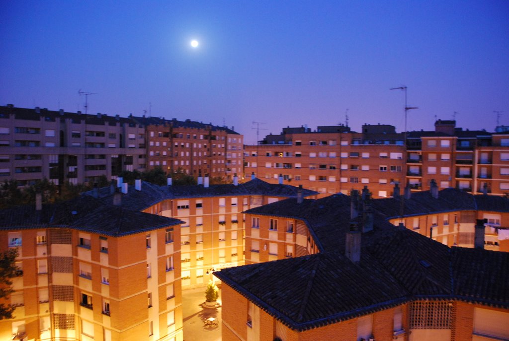 Luna llena sobre Logroño (29-8-2007) by Juanje 2712