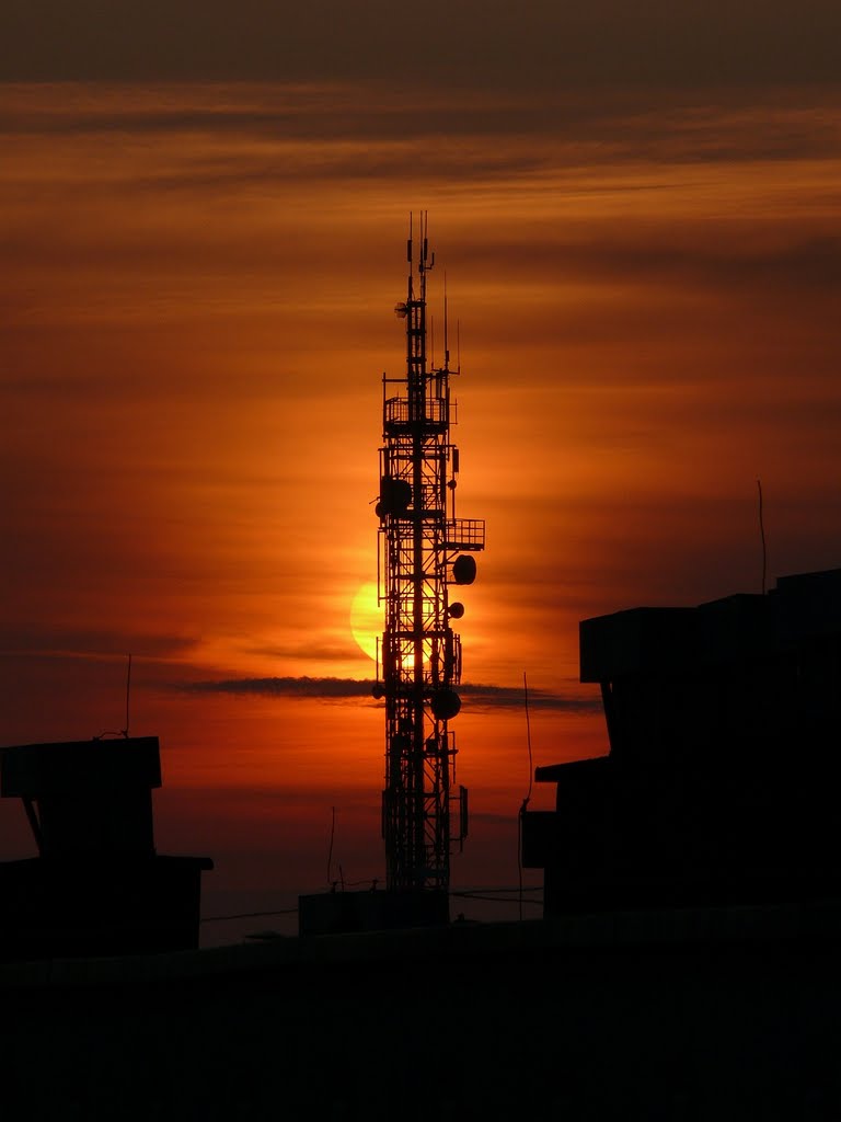 Leżajsk wieża na telekomunikacji wschód słońca (KR) by Kwrom1