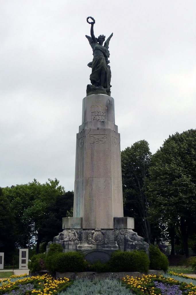 VANNES - Monument aux Morts de 1914-1918 et 1939-1945 by 59jacky