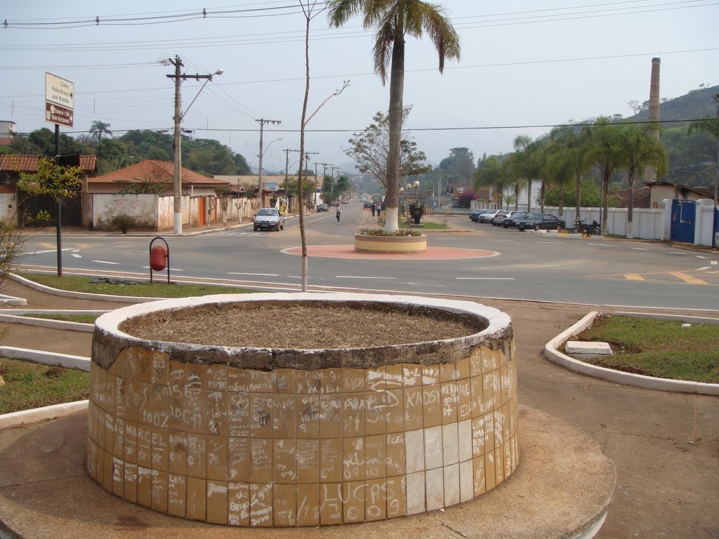 Rotatória da Praça Paulo Pinheiro-Caete-MG by LUIS MACEDO