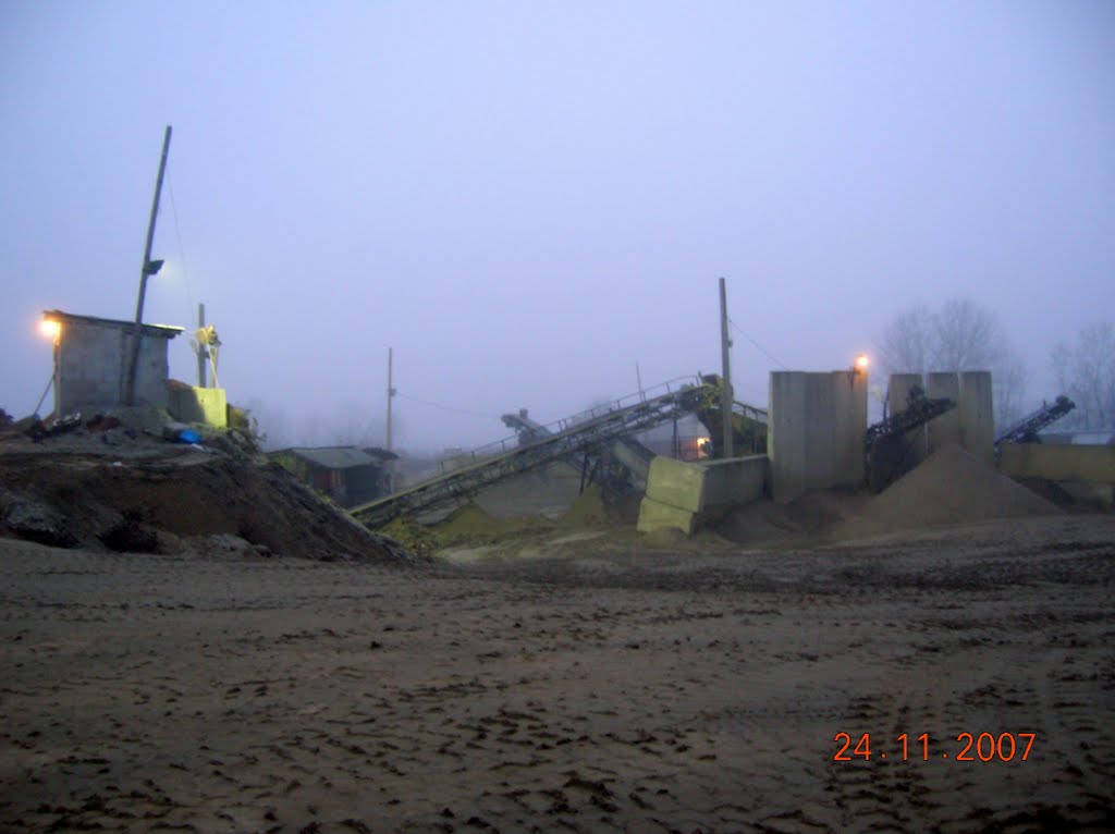 Sand exploatation from Arges river close to the broken C.F.R. bridge by raduconstantin