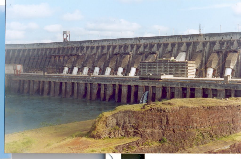 Usina Hidrelétrica de Itaipú by LUIS MACEDO