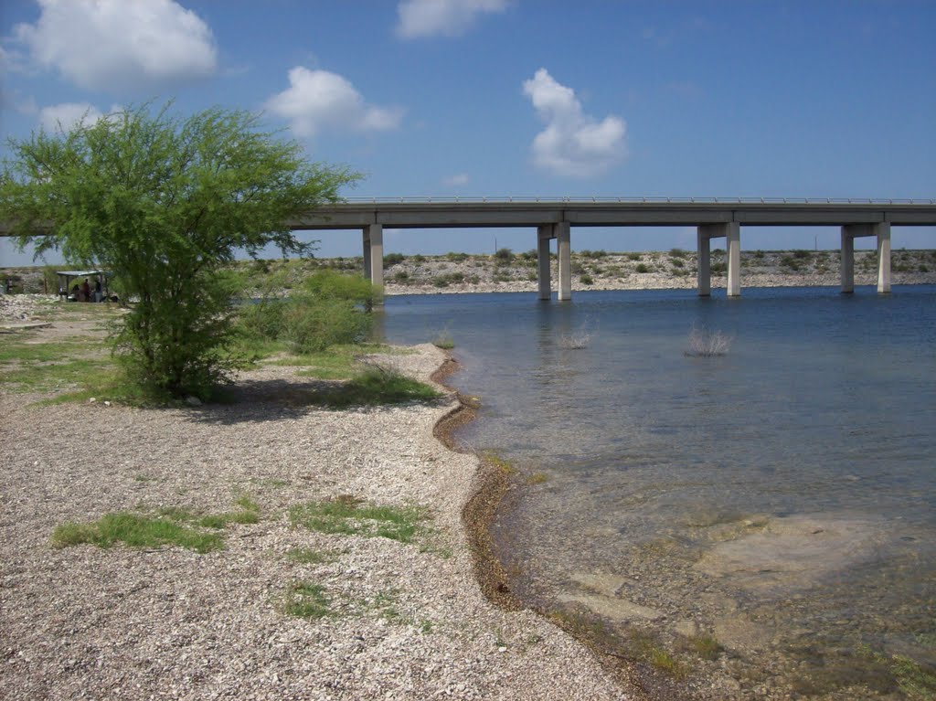 Beach at Amistad Reservoir by Gjøråsvik