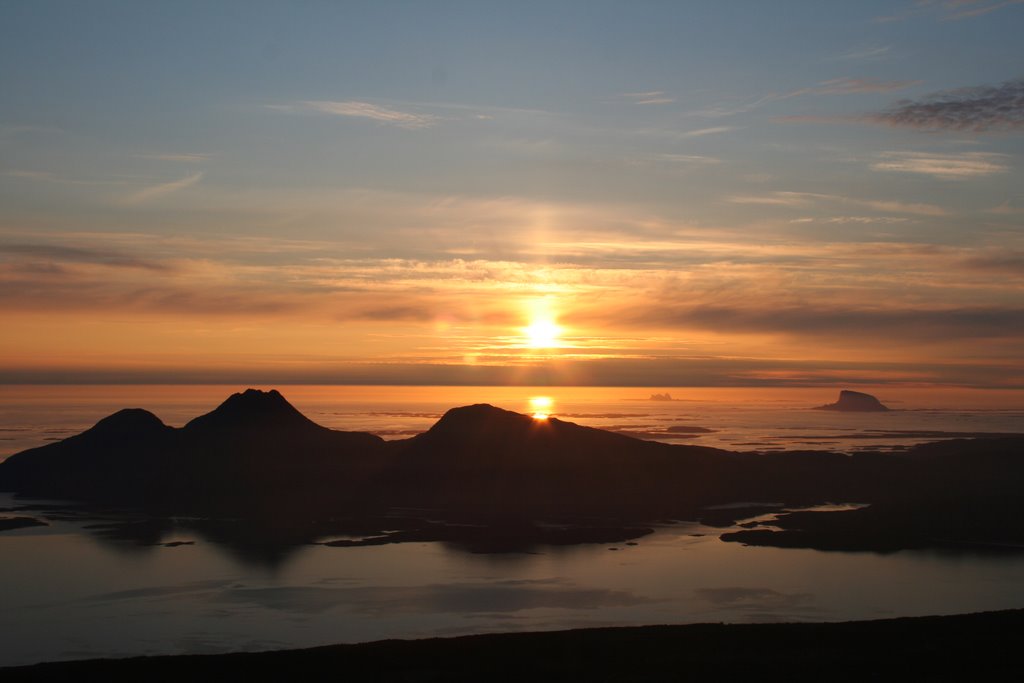 Midnight sun seen from Skjærdingen by Asbjørn999