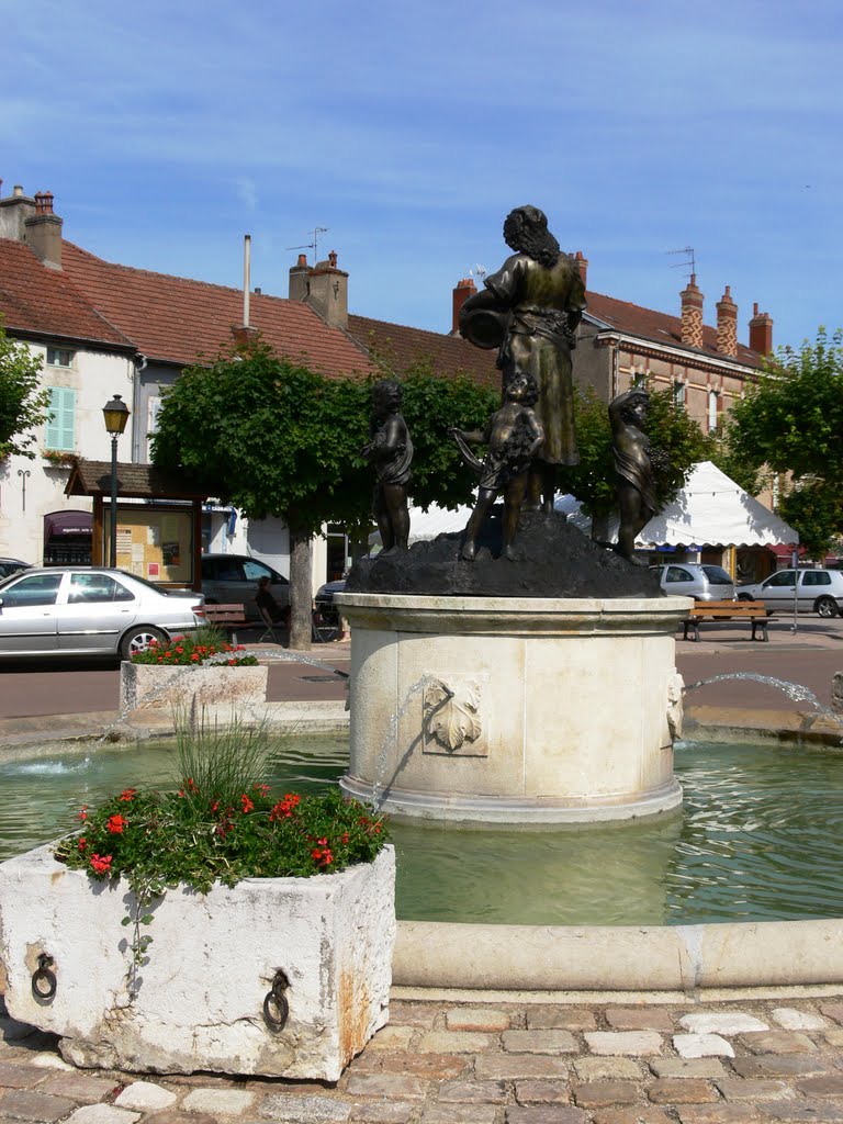 Place de l'Hôtel de Ville à Meursault (Côte d'Or) by Naru Kenji