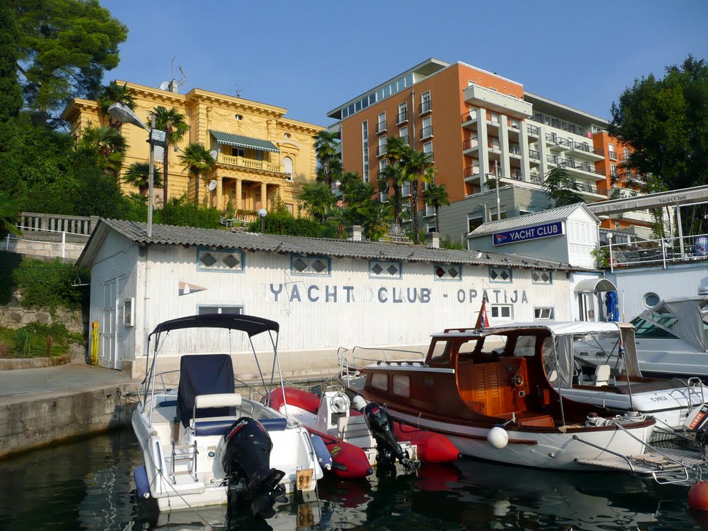 Yacht Club by Reni & Krisz