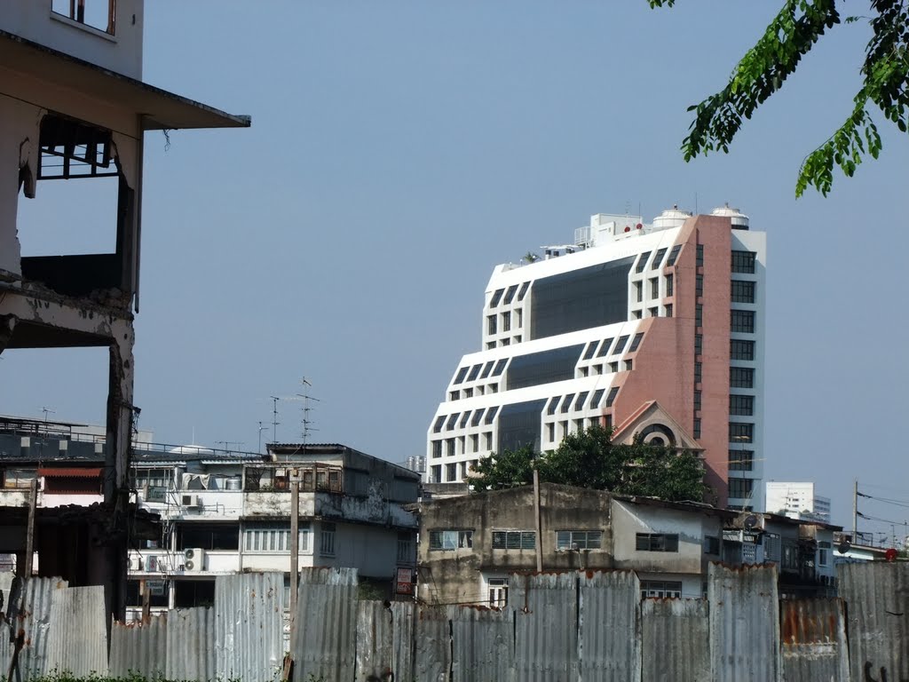 Building in Bangkok by Suchart Chantrawong