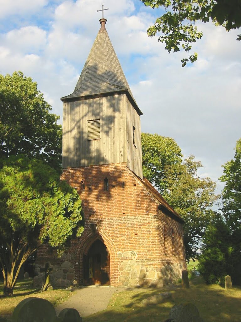 Kirche in Groß Zicker - 14. Jahrhundert - Glockenturm vollständig aus Holz by AndiN