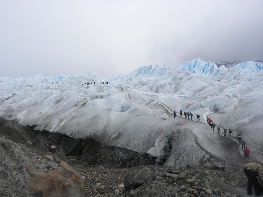 Ballade sur le Perito Moreno by Georges Francois