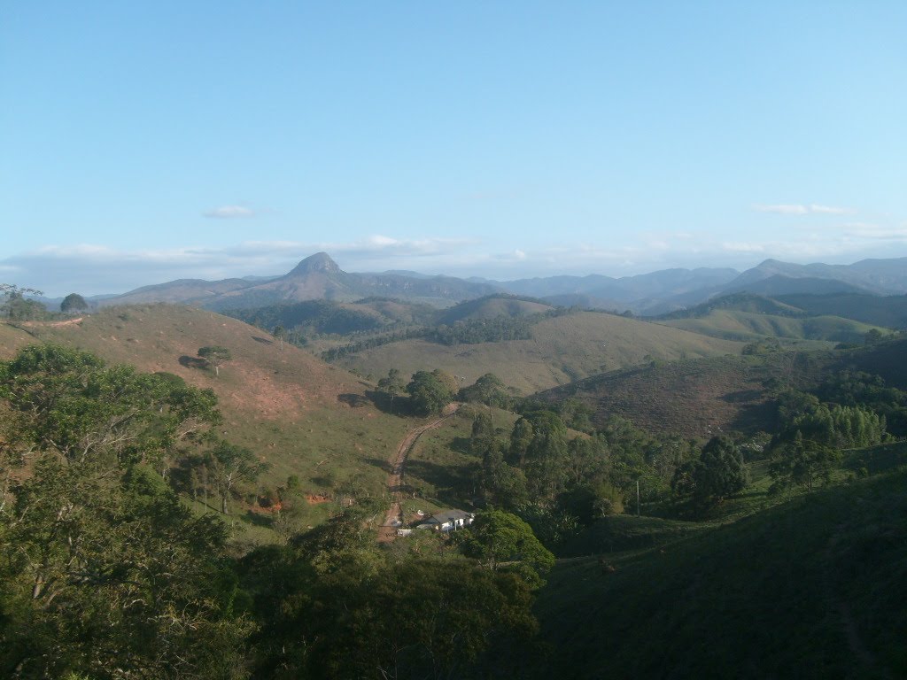 Vista para o Pico do Pão de Angu by Andrea Esmeria Campo…