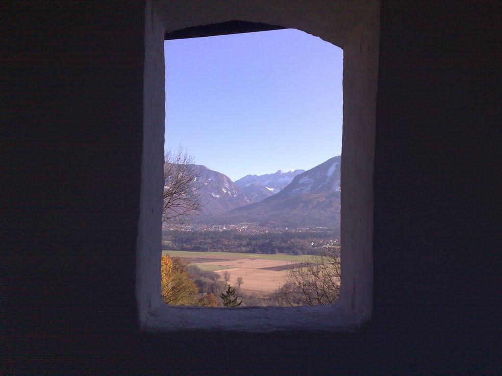 Blick auf Ferlach durch Fenster der Hollenburg by VELOCE