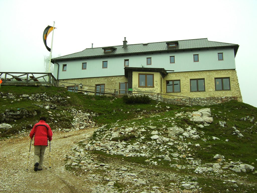 Ludwig-Walter-Haus auf dem Dobratsch by Andreas Nimz