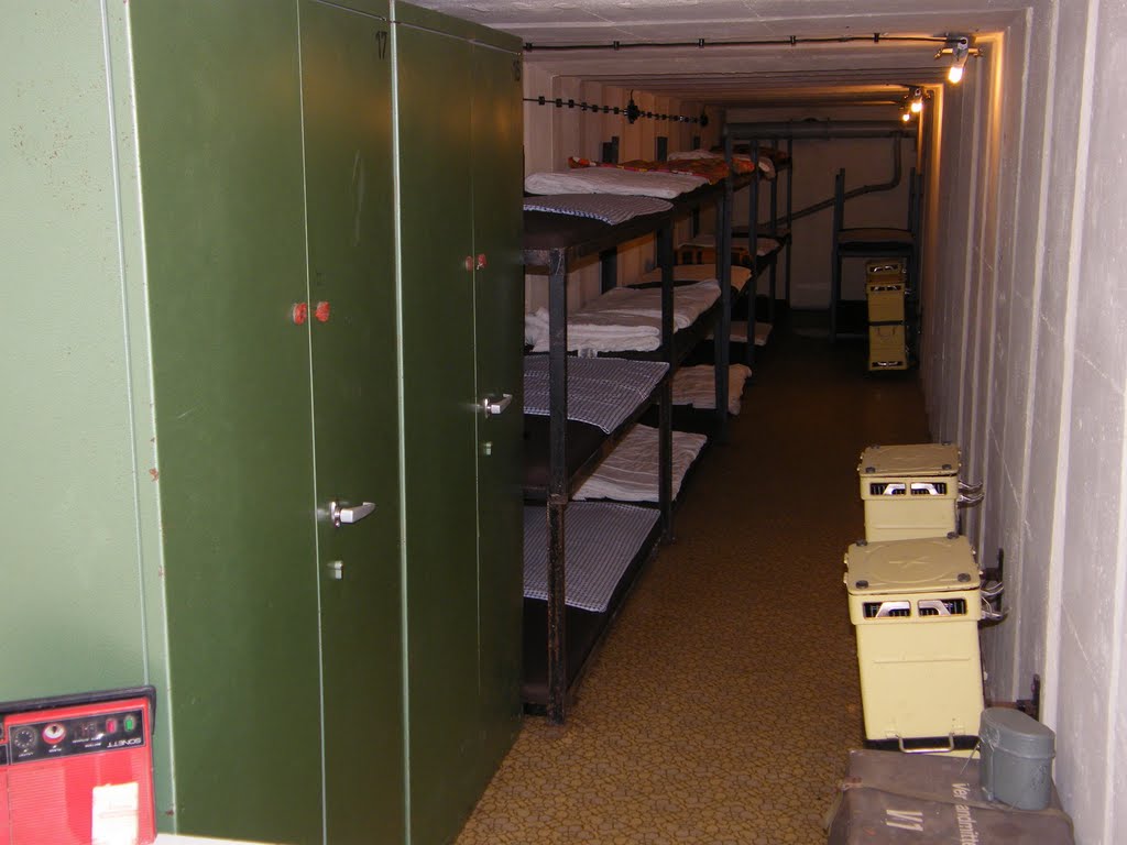 Stasi Bunkermuseum Frauenwald - Bedroom - by icepickel