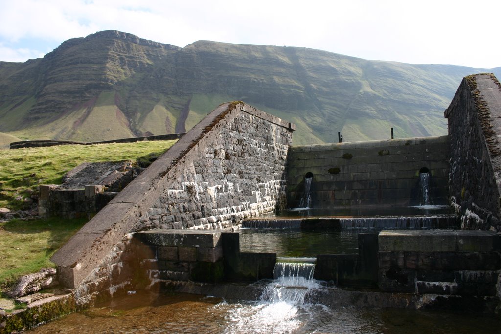 Cwar Du Mawr from the Dam at Llyn Y Fan Fach by pete.t