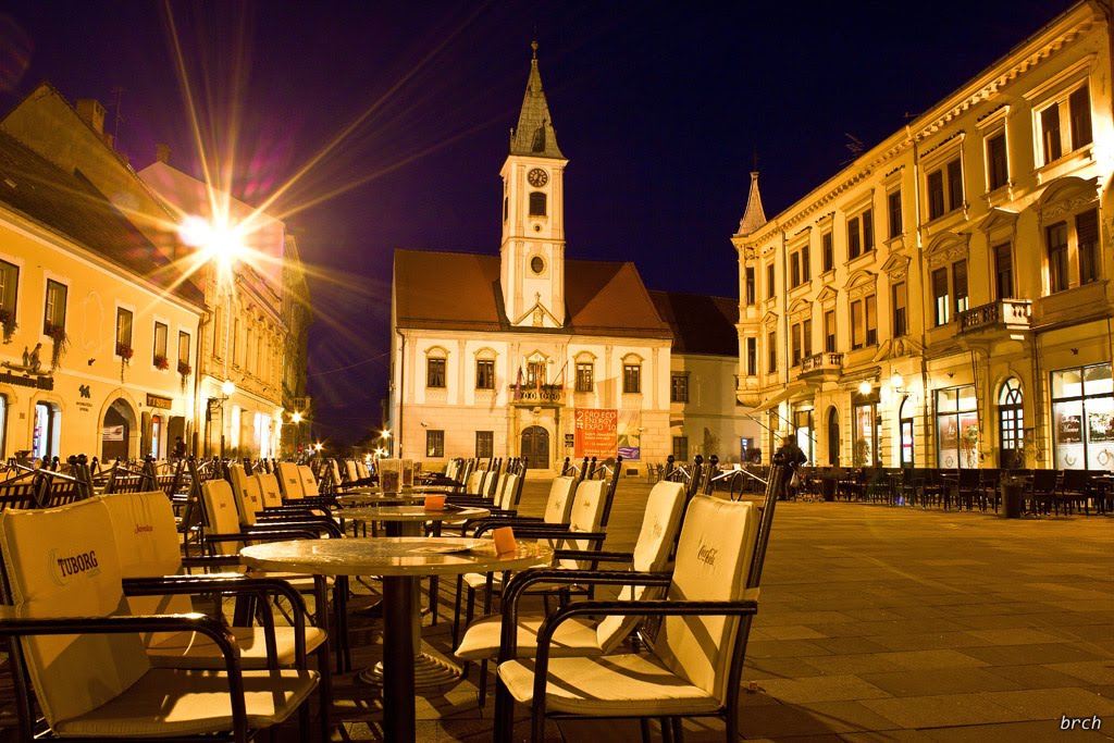 Varaždin main square at night by brch