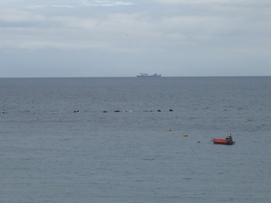 Out to sea from Port Erin beach by maskedavenger