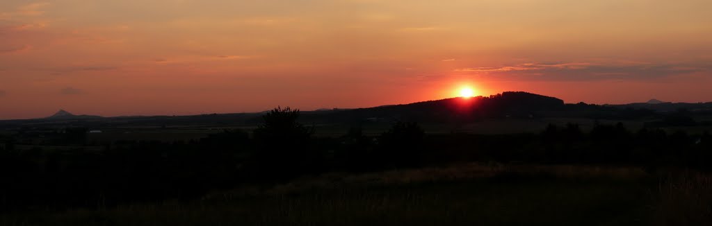 Soumrak nad Káčovem a Ralskou pahorkatinou by Ladislav Soukup