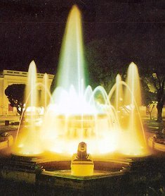 Fuente de Los Leones en La Plaza Las Delicias by india2930