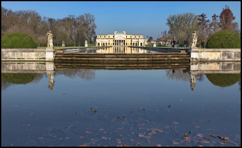 Stra Villa Pisani 28.03.2010. 4 o Villa Nazionale di Stra fatta costruire dala famiglia Pisani e compiuta nel 1756. Ospiti Napoleone I e Vittorio Emanuele II. by Vladimir Tkalčić