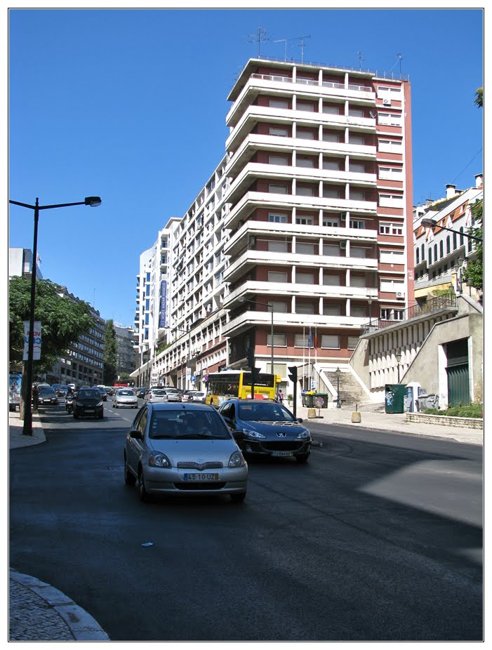 Avenida Infante Santo by André Barragon