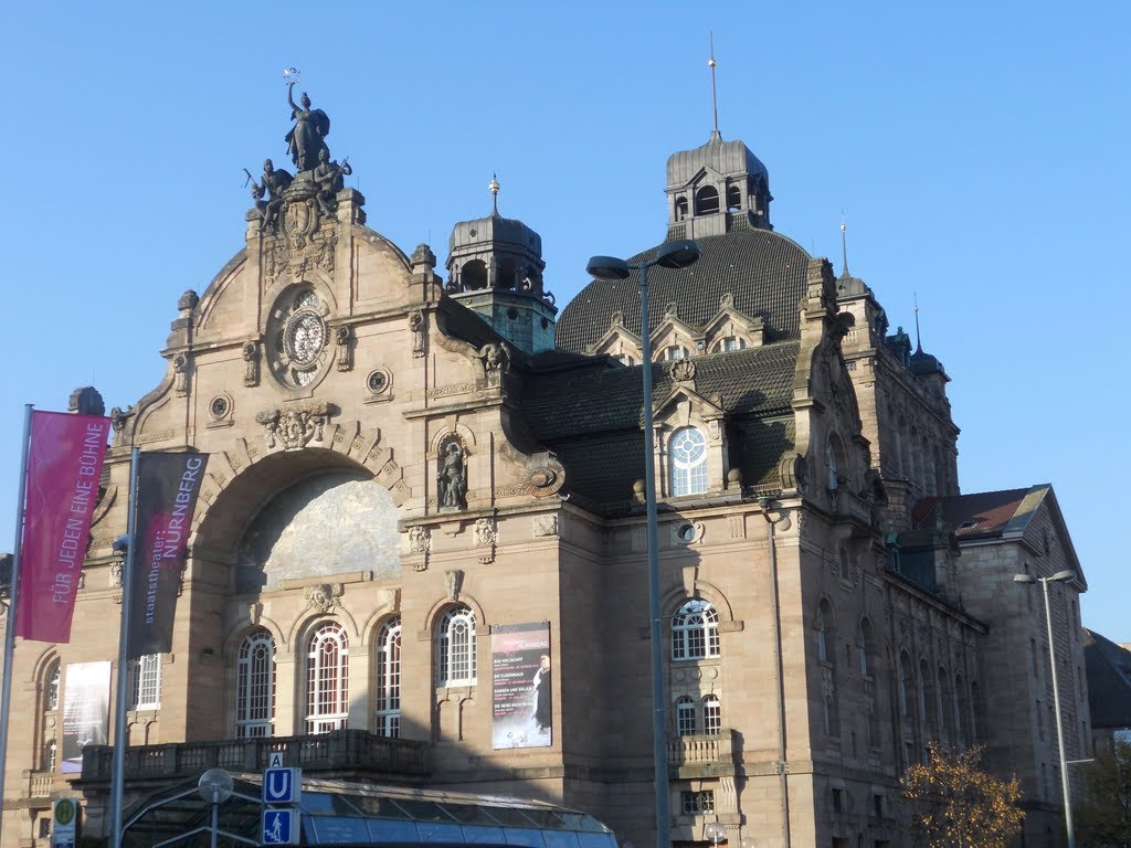 Altstadt - St. Lorenz, Nürnberg, Germany by José Ibáñez