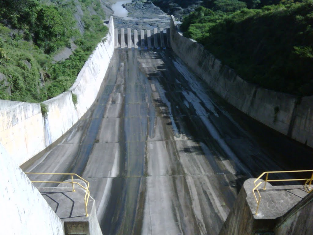 Taveras Dam Spillway by Abel Aldebot