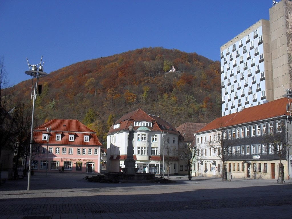 Suhl, Marktplatz mit Blick zum Domberg by waldfee061163