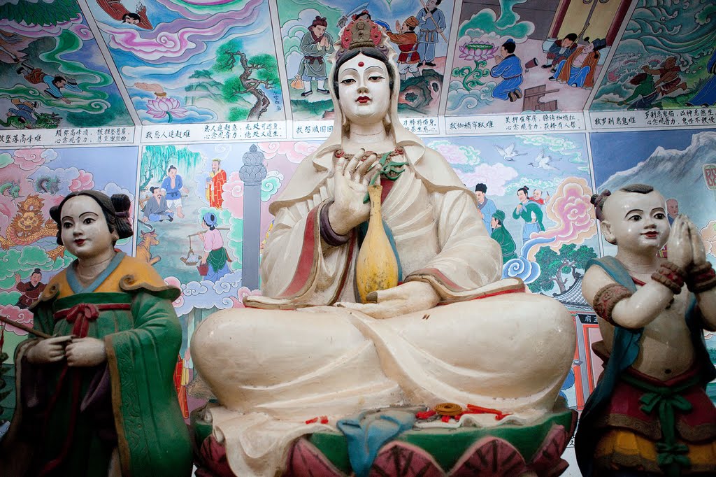 Statues Inside the temple by waynebrink