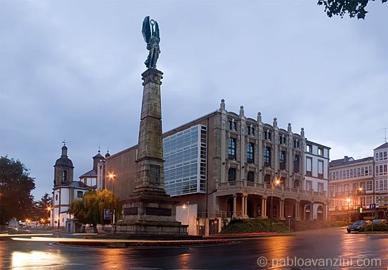 Teatro Jofre y Monumento a los ferrolanos muertos en Africa by pabloavanzini.com