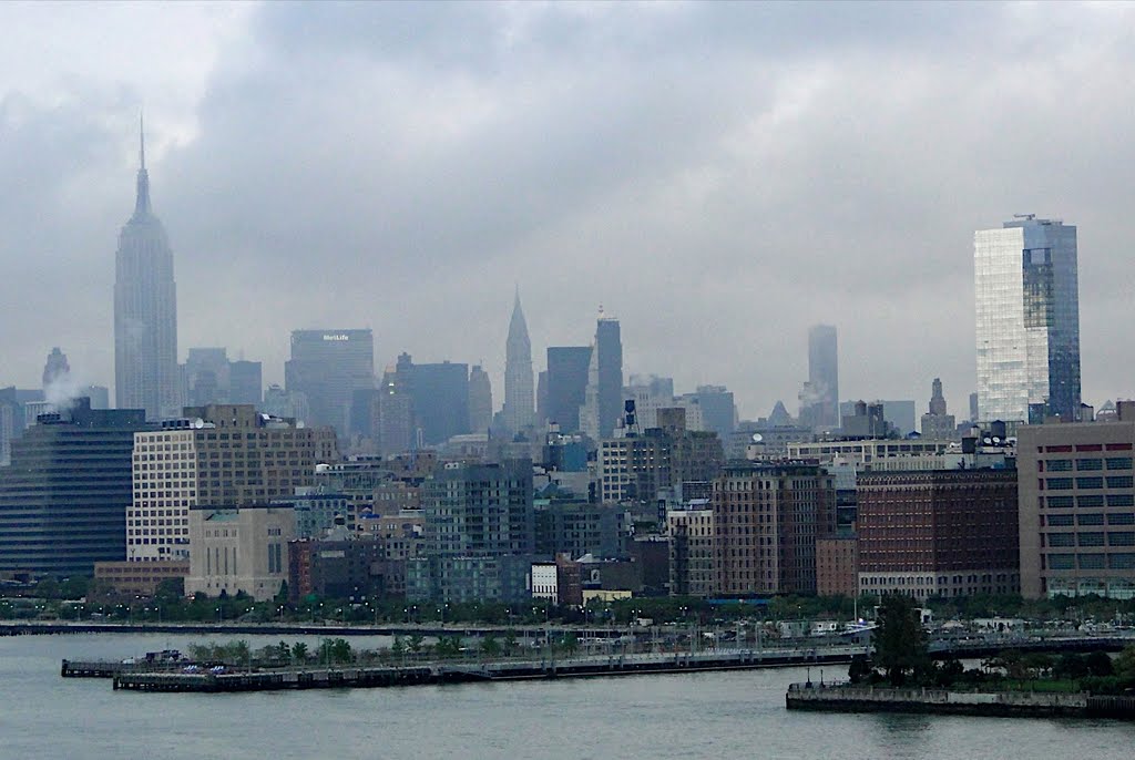 New York City on a cloudy morning by Heidy R. Hort