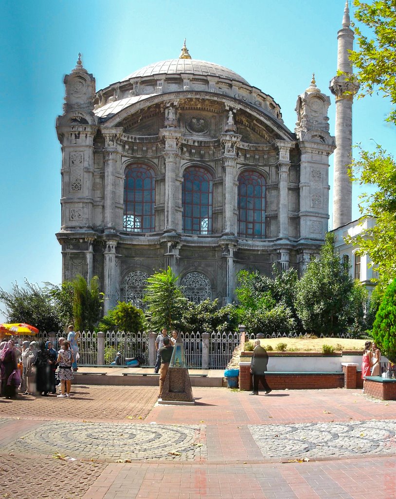 Ortakoy Mosque by Tolga Ergönenç