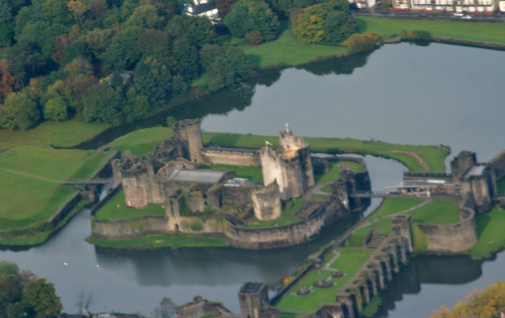 Caerphilly castle from the air by nivek62