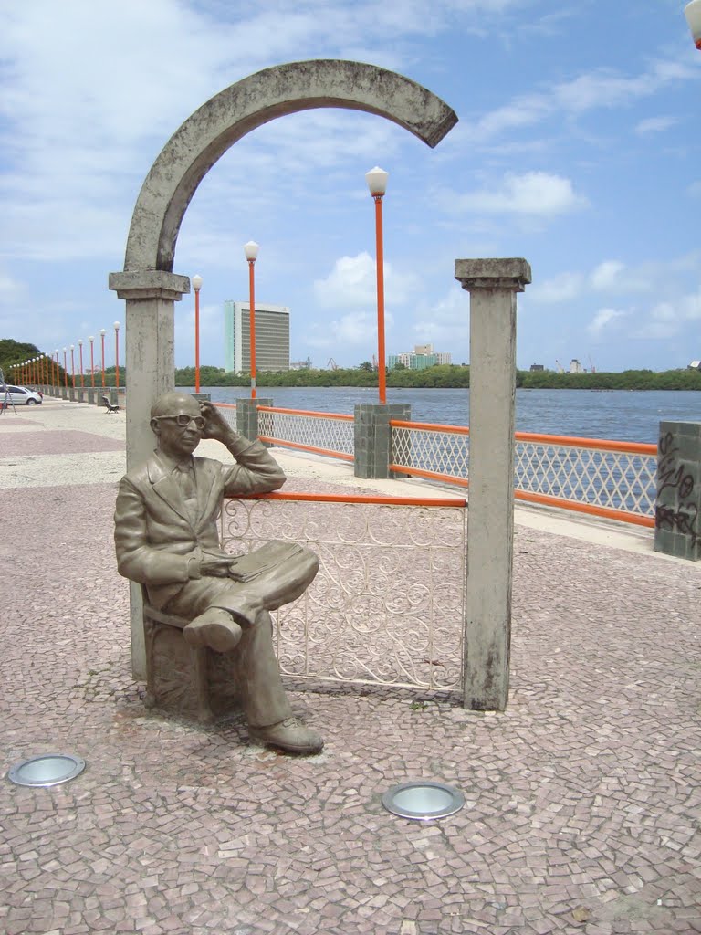 Estátua em Tamanho Real do Poeta Manuel Bandeira by Eduardo Câmara