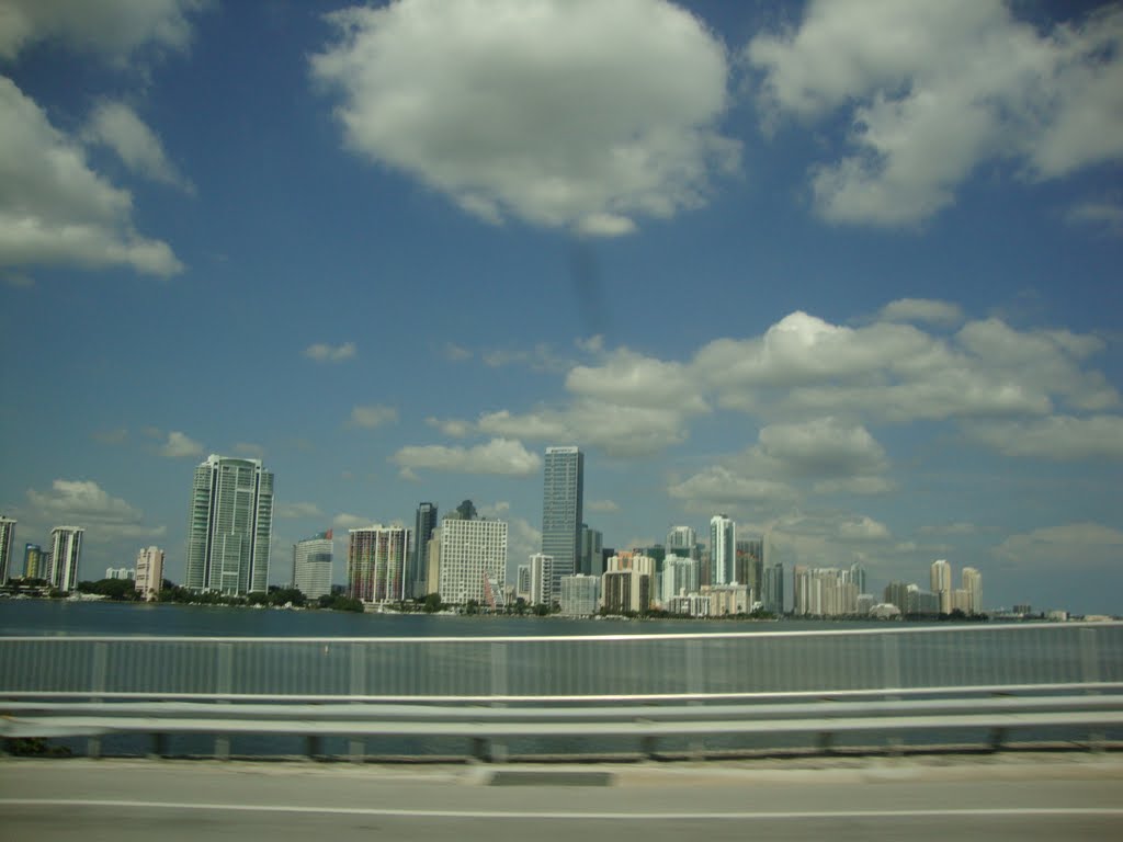 Miami, EE.UU., Downtown by Rolando Canessa