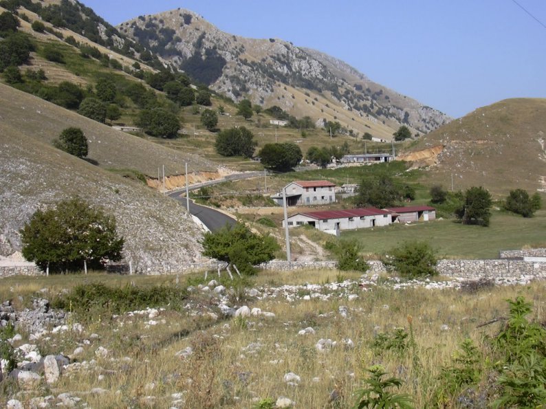 Nuovi fabbricati rurali e strade asfaltate nel Parco Reg. Matese by Fernando Occhibove