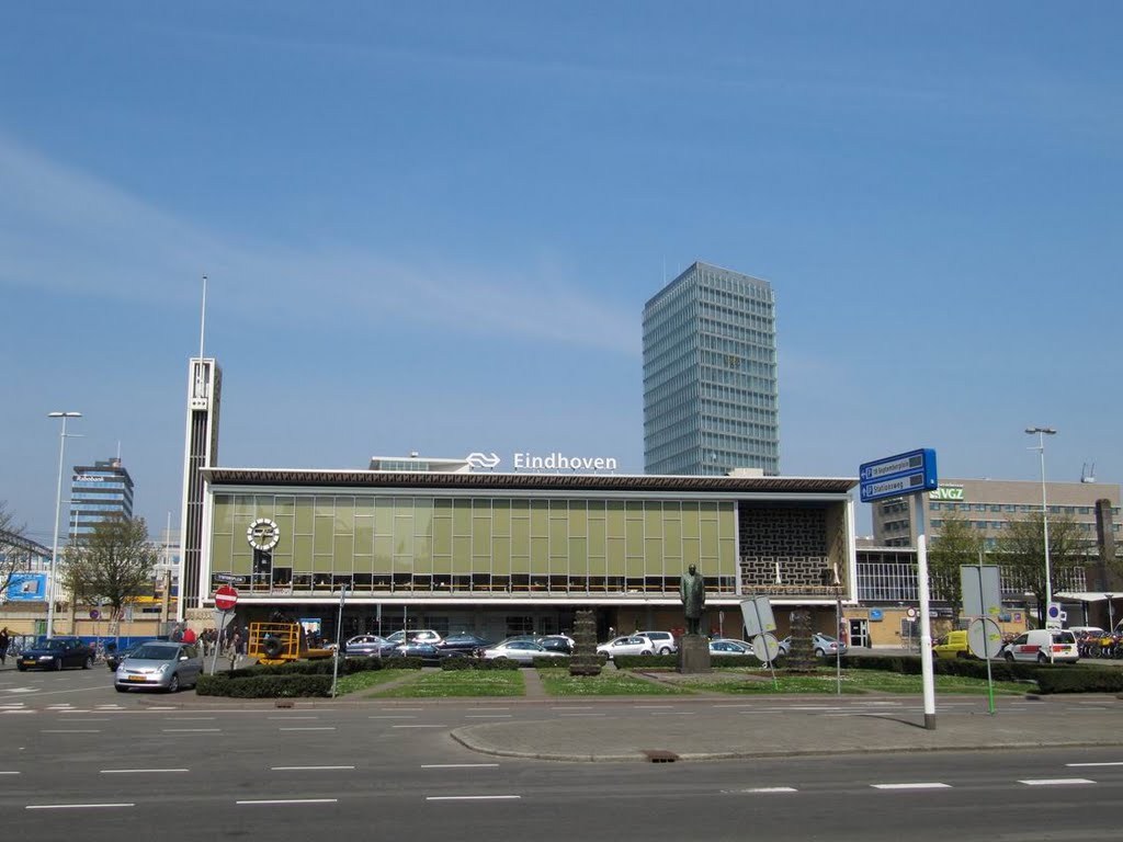 Centraal Station by Erik B.