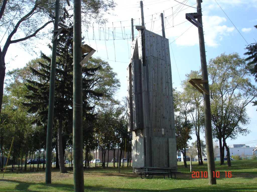 Redmond Park : Outdoor climbing wall by yosean7x