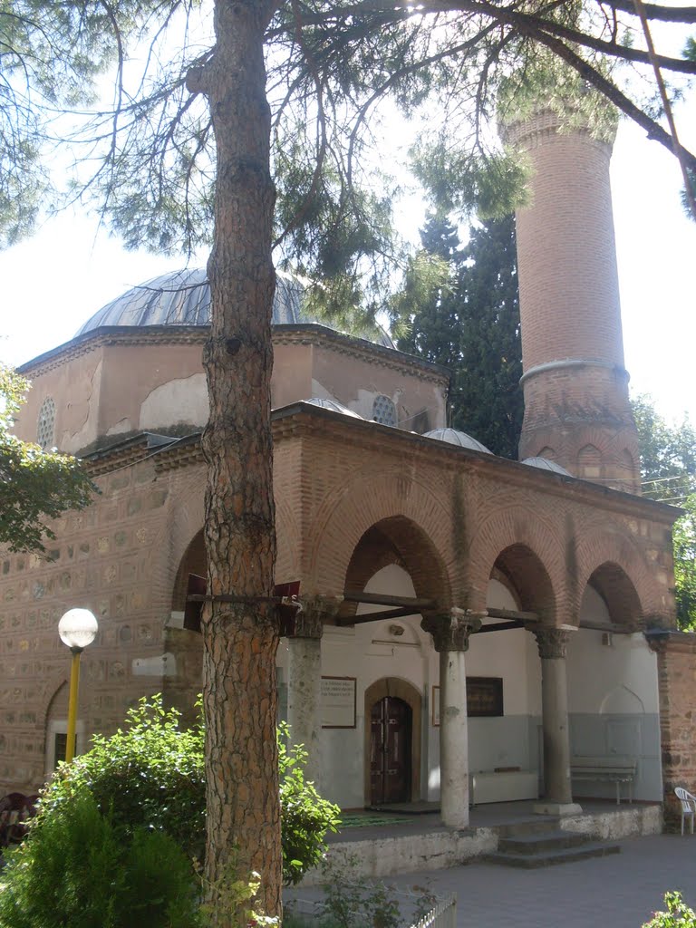 Edremit, Kurşunlu Camii ve Haziresi by Kasım OKTAY