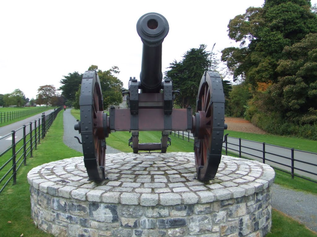 Canon used in the battle of the Boyne at Oldbridge House by FragzShah