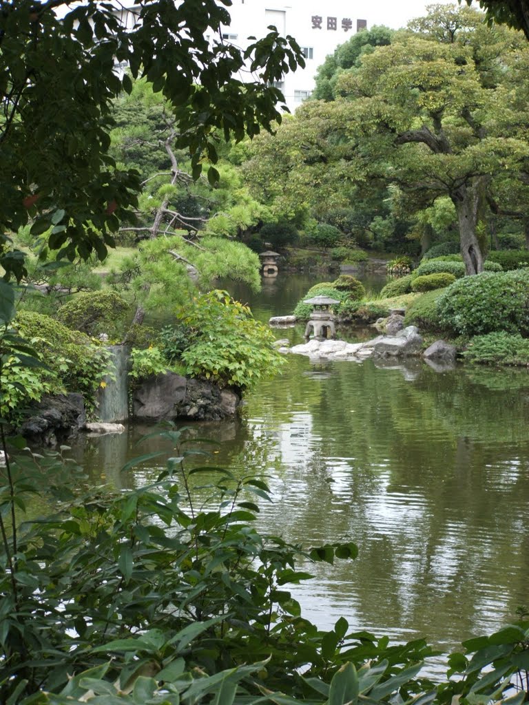 Old Yasuda Garden by tomfrombrisbane