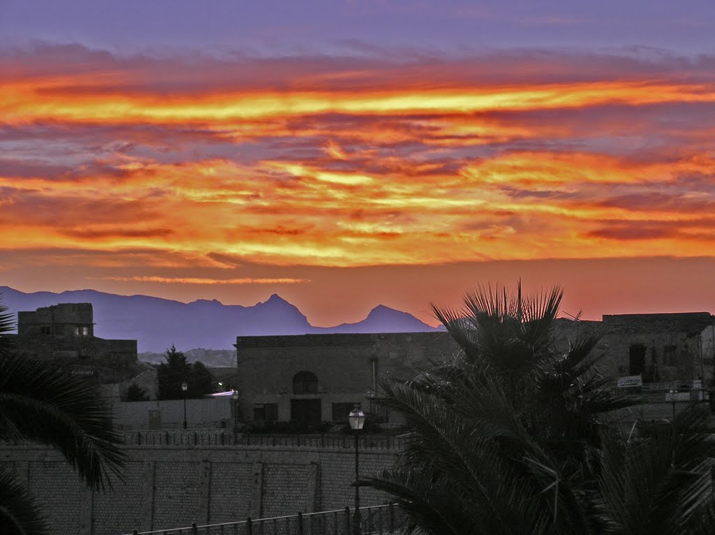 Atardecer en Castellammare del Golfo by helicongus