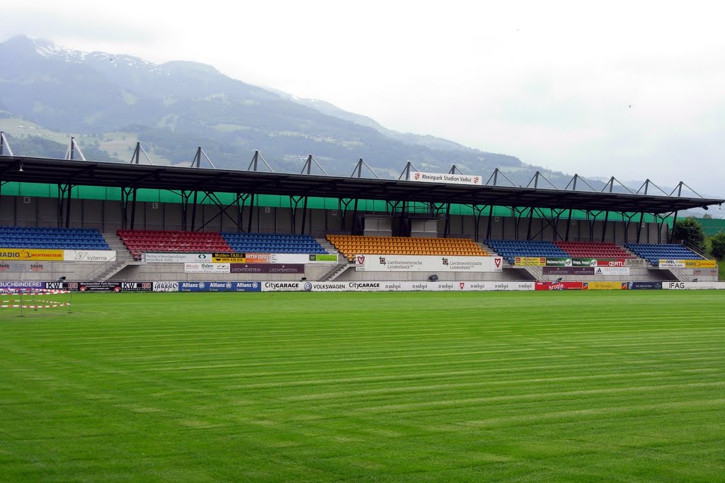 Liechtenstein-Vaduz, Rheinpark-Stadion Gegentribüne by th81