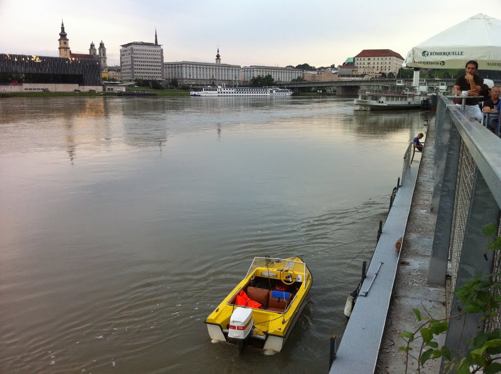 An der Donau in Linz, Blick vom LiDo Schiff by Hans Pirngruber