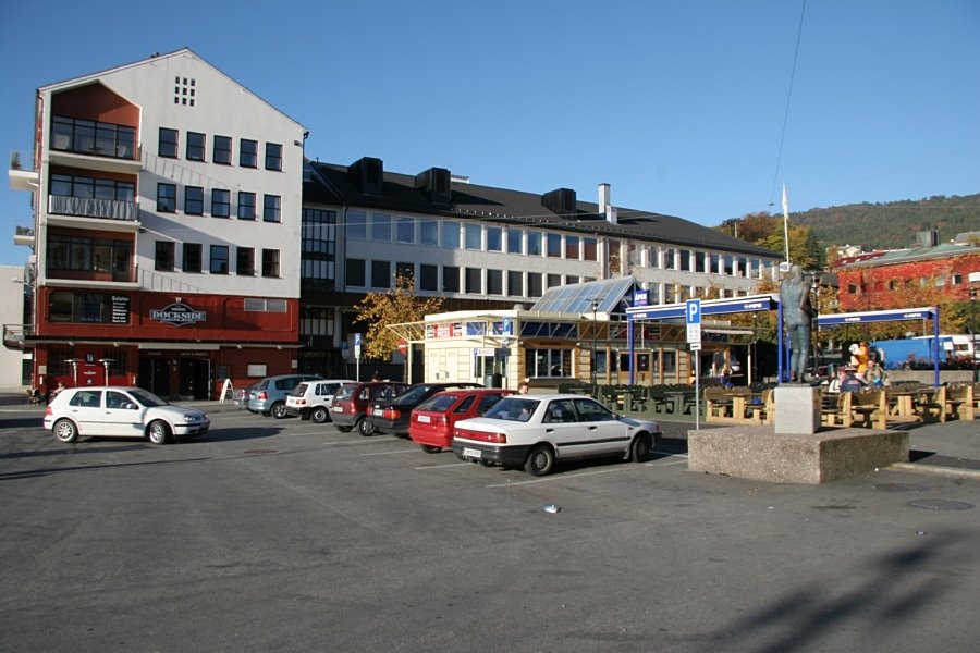 Torget Molde. by Bjørn Fransgjerde