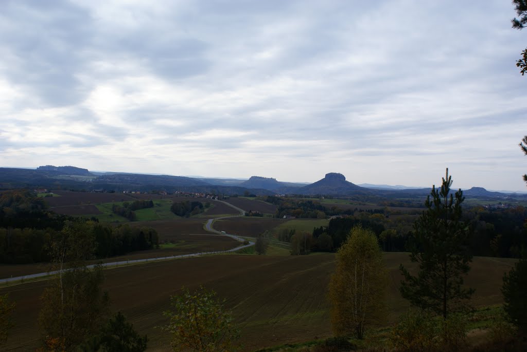 Elbsandsteingebirge "Blick vom Adamsberg Richtung Lilienstein" by keucher