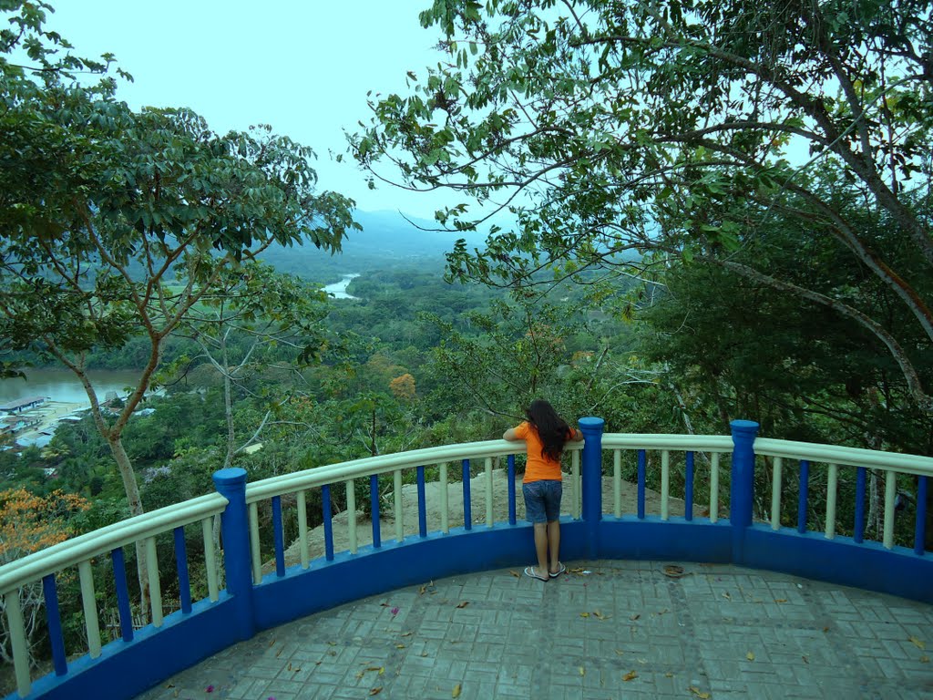 Mirador de Punta Tahuishco by Wilfredo Valverde