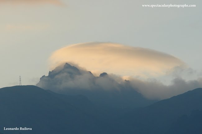 Quito's Sky by Leonardo Ruilova